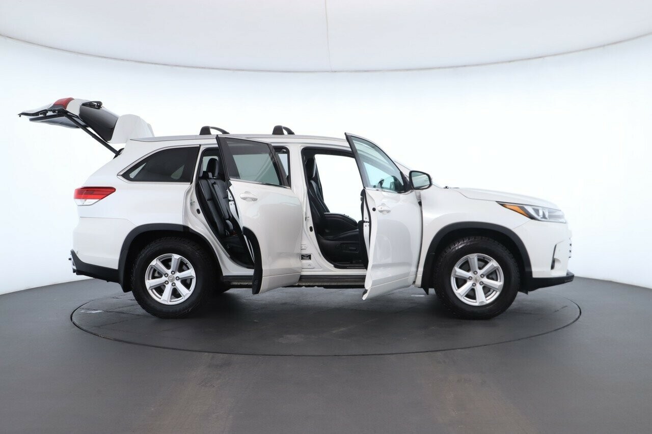 Toyota Kluger image 2