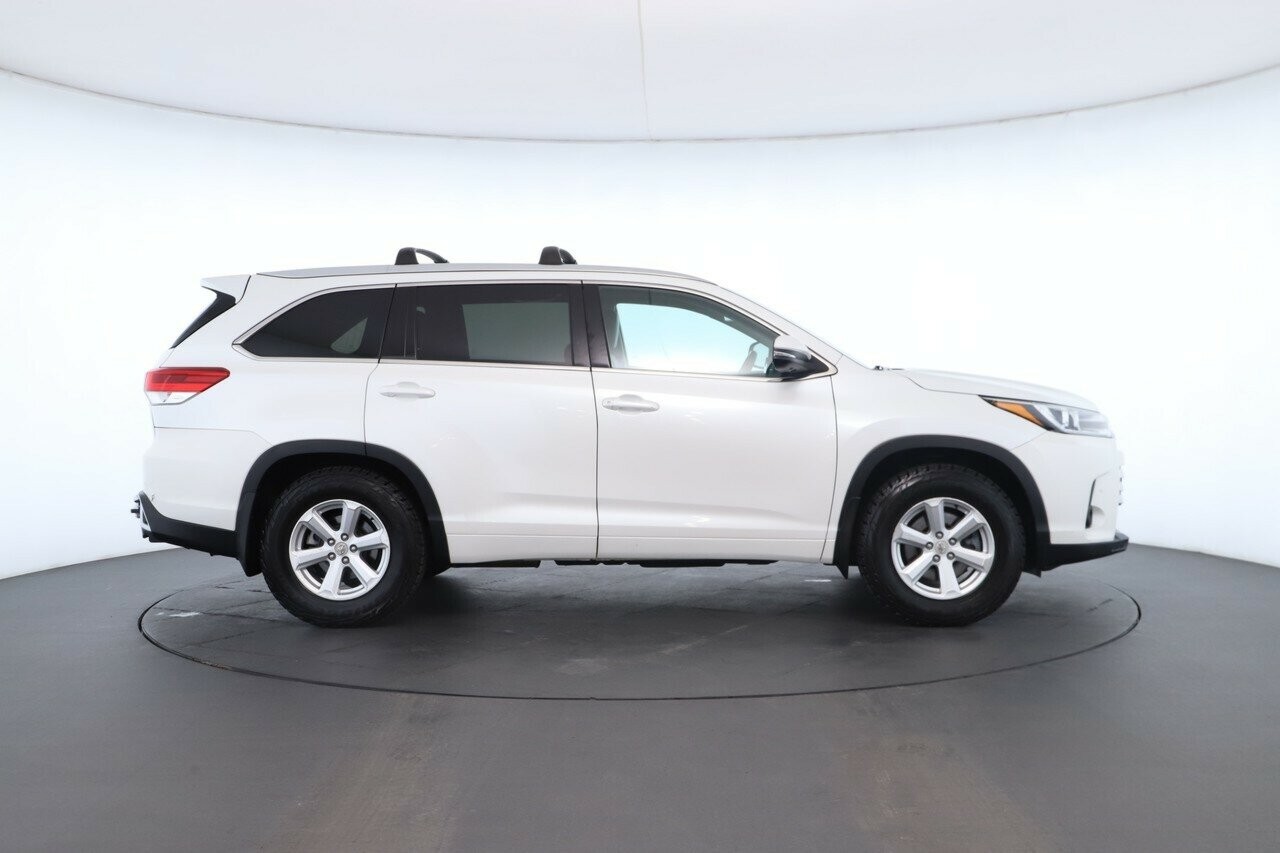 Toyota Kluger image 3