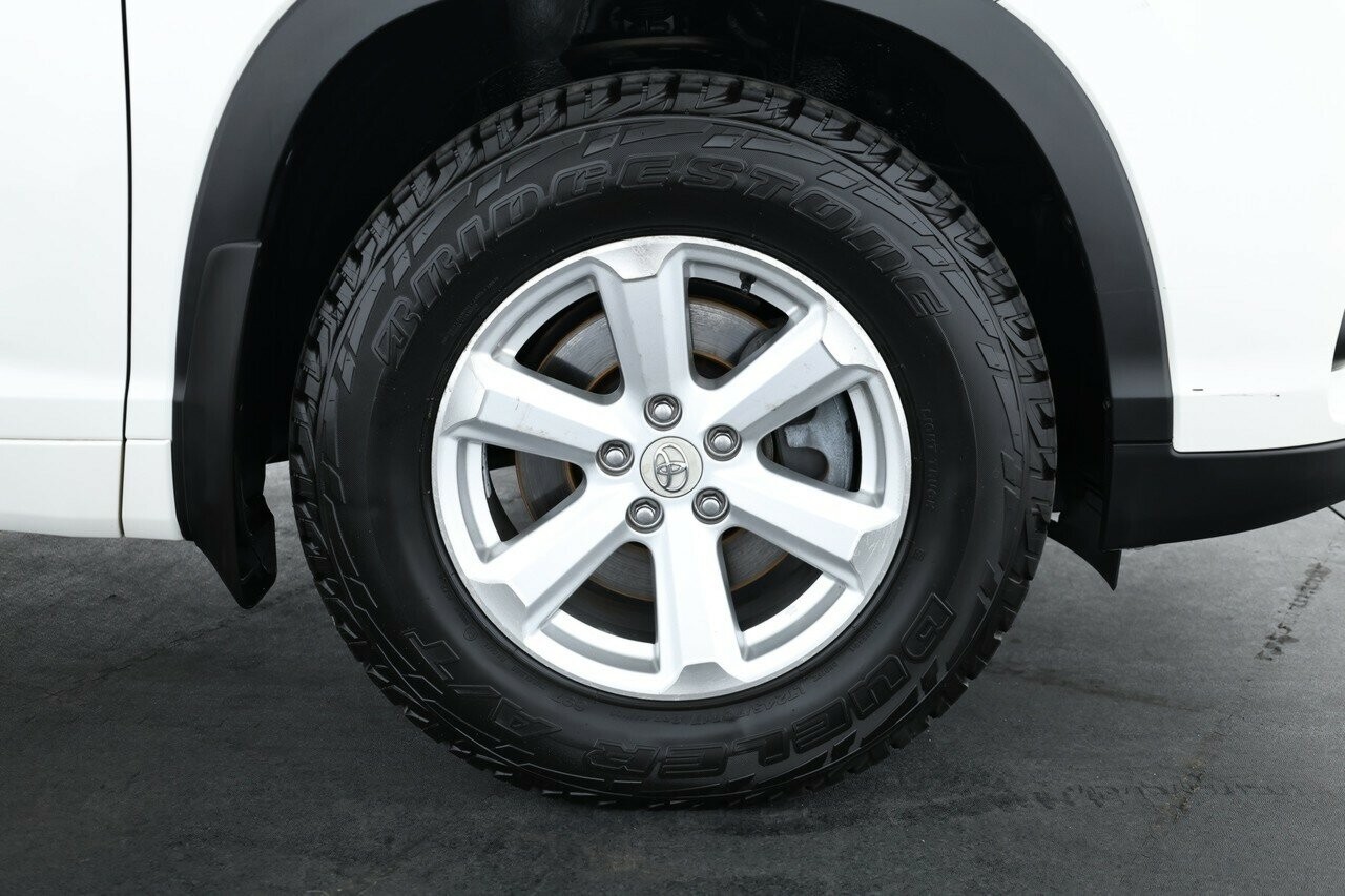 Toyota Kluger image 4