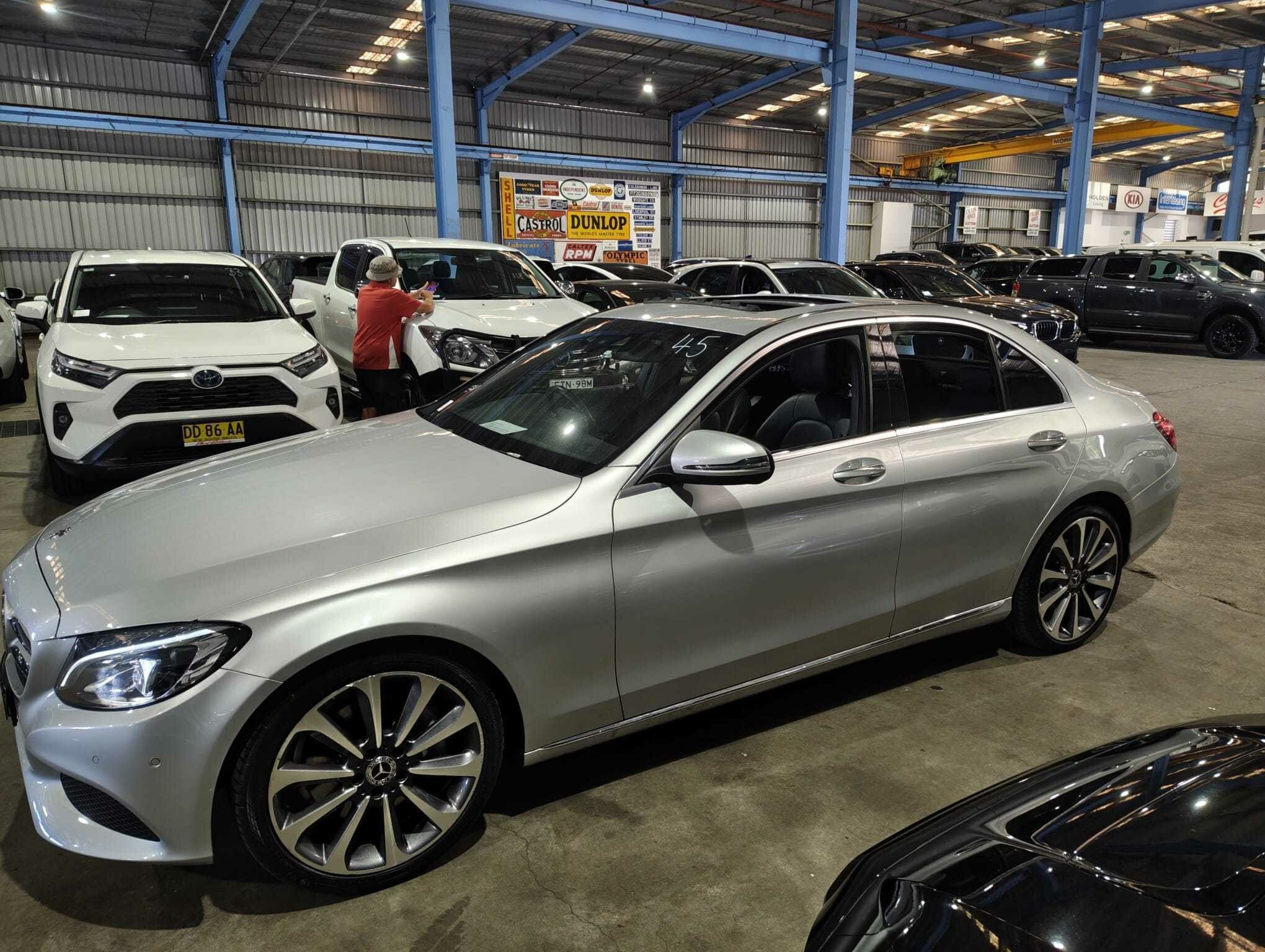 Mercedes Benz C-class image 2