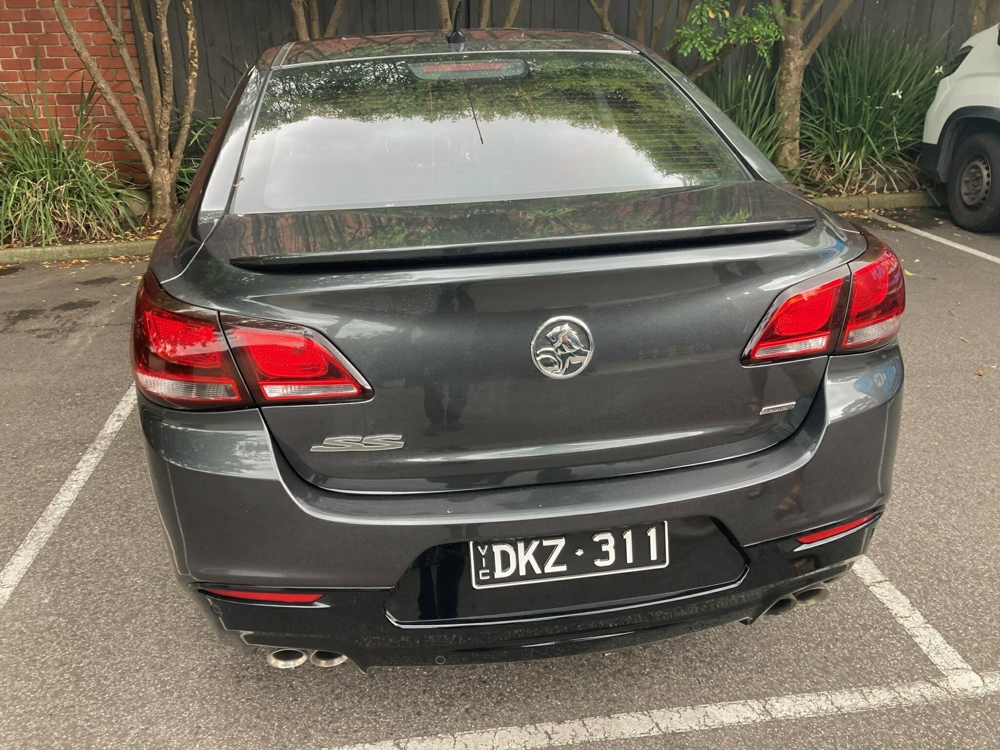 Holden Commodore image 2