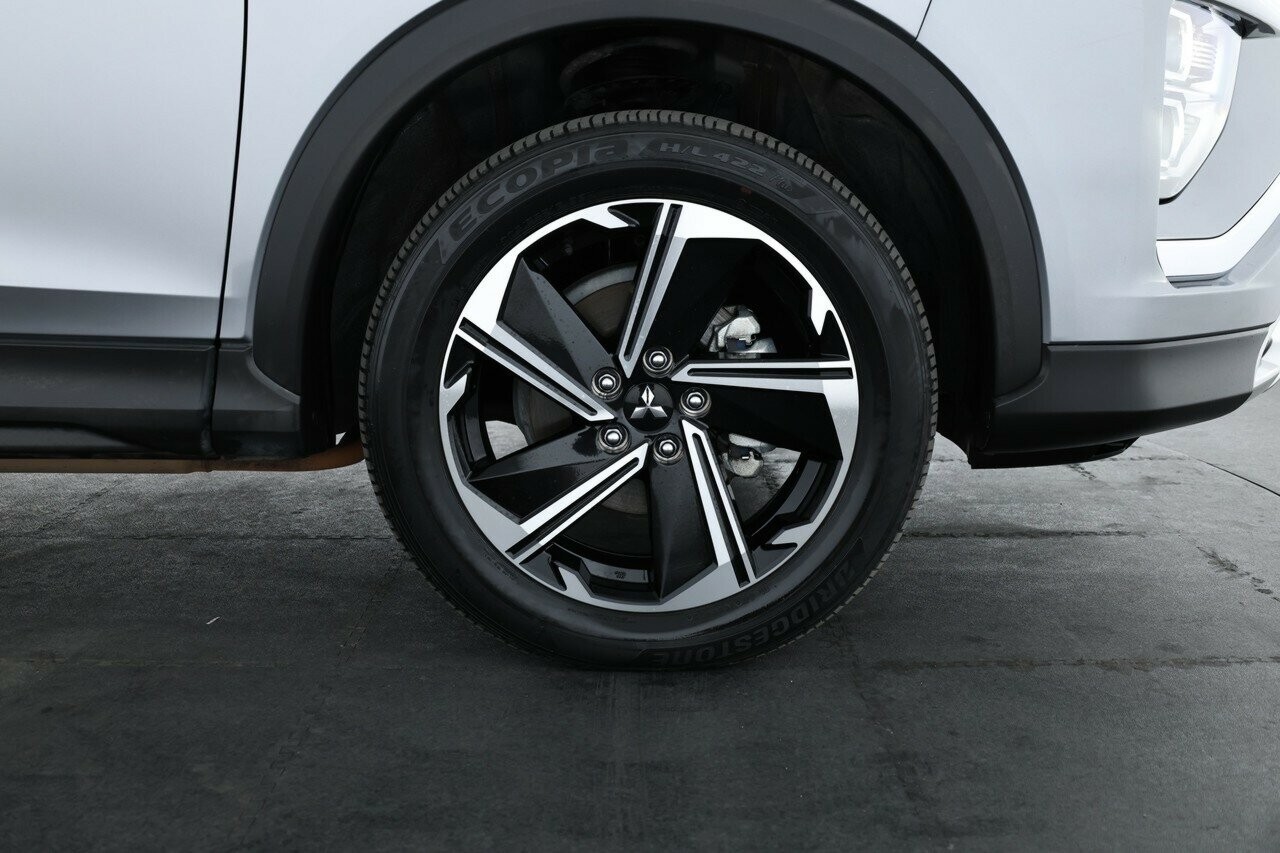 Mitsubishi Eclipse Cross image 4