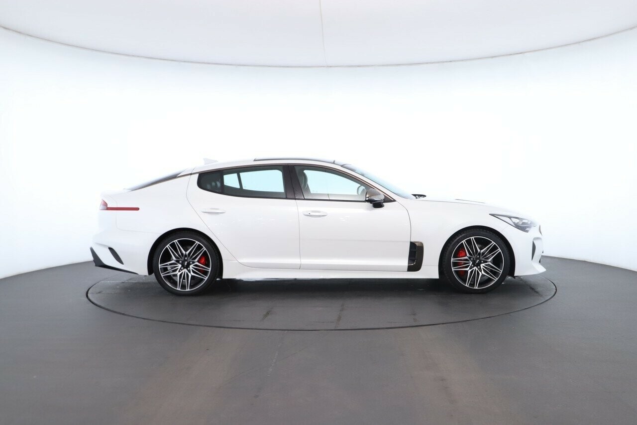 Kia Stinger image 3