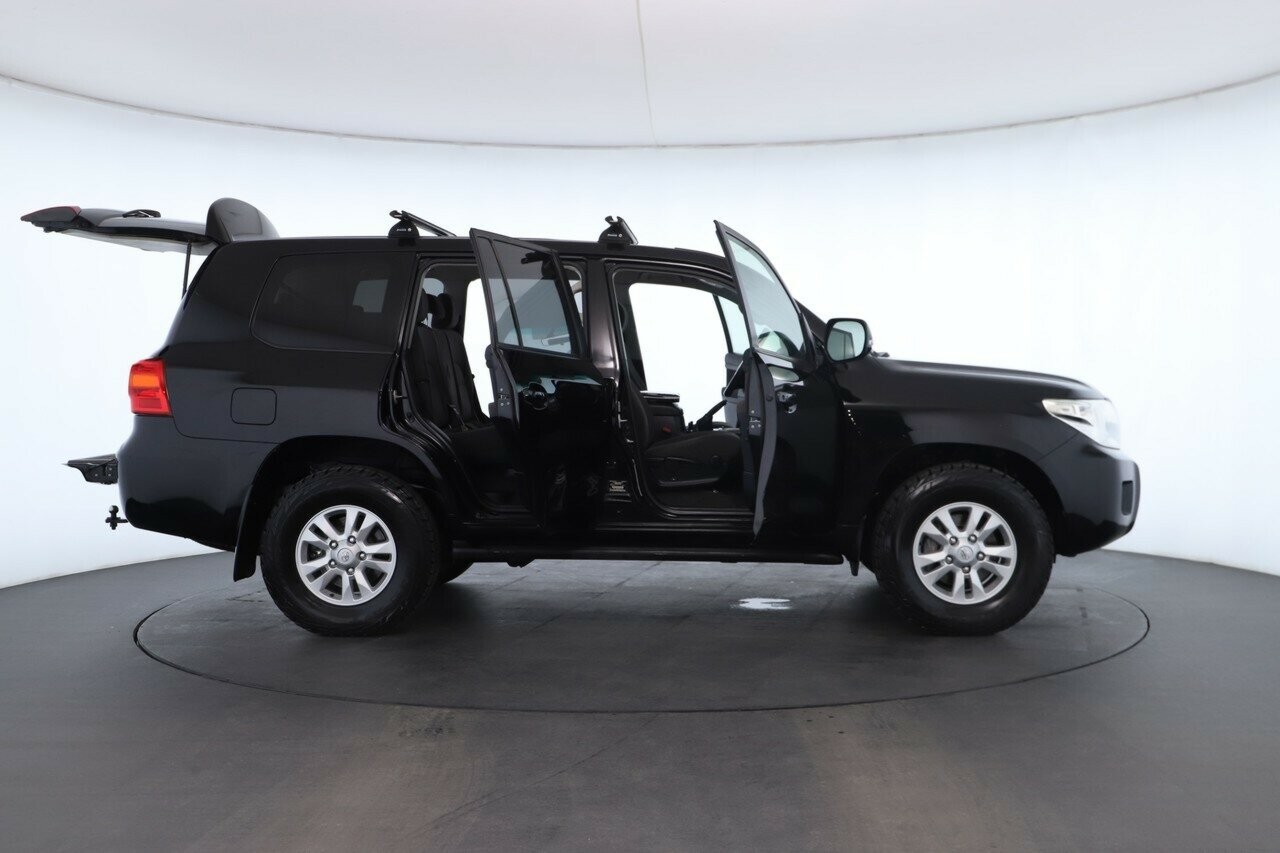 Toyota Landcruiser image 2