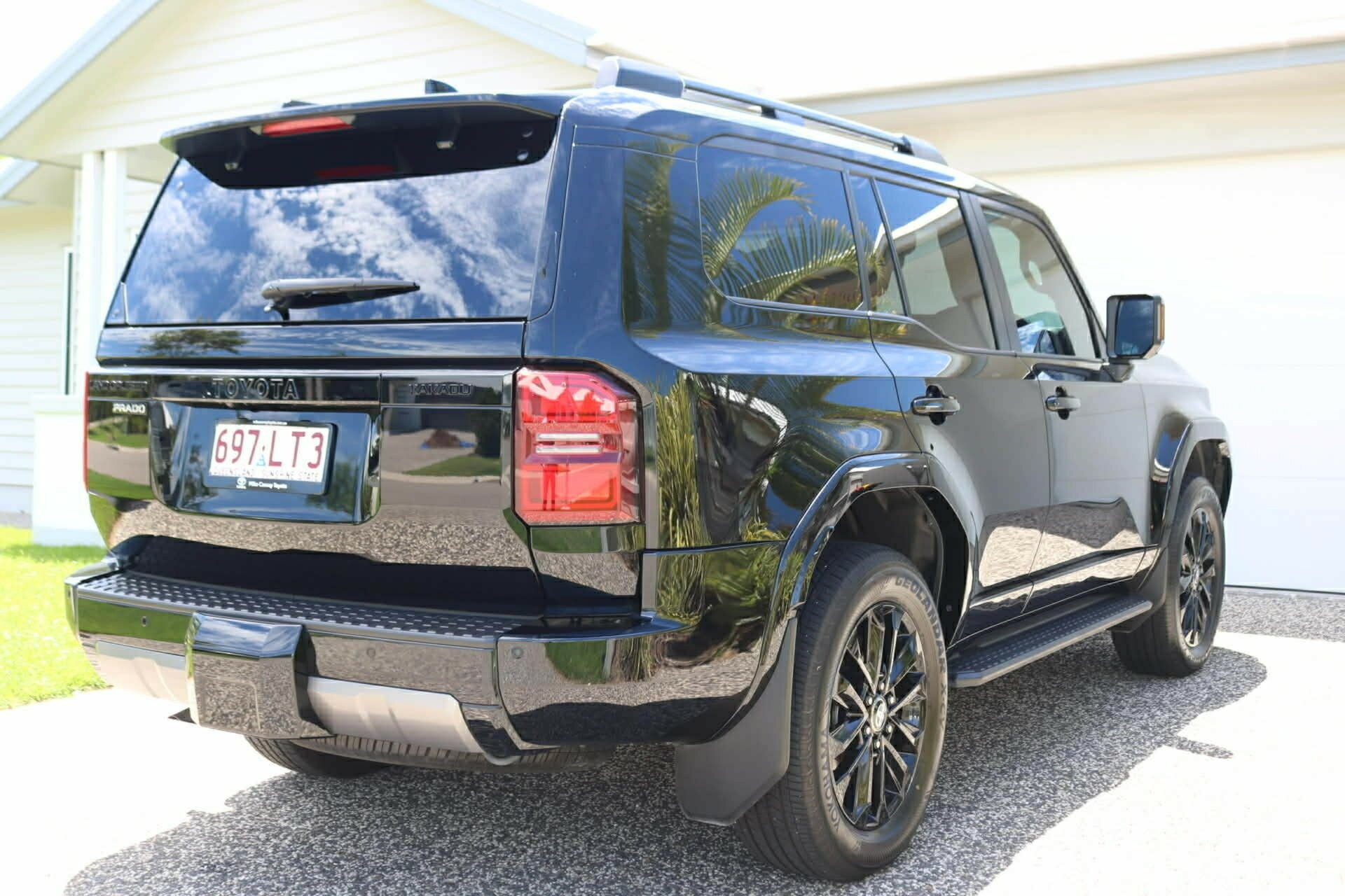 Toyota Landcruiser Prado image 3