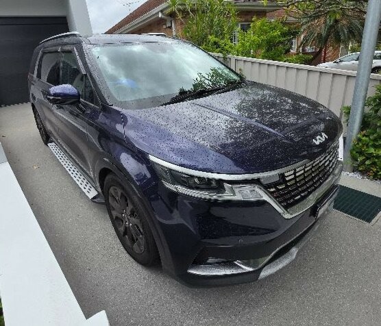 Kia Carnival image 1