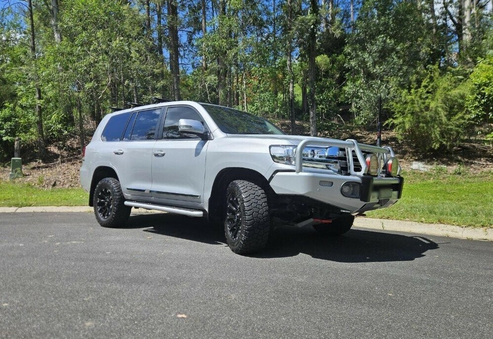 Toyota Landcruiser image 2