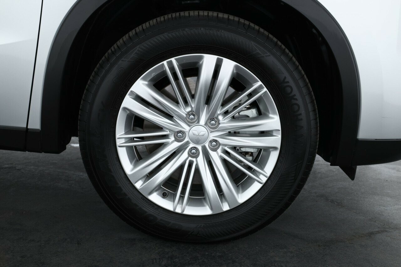 Mitsubishi Outlander image 4