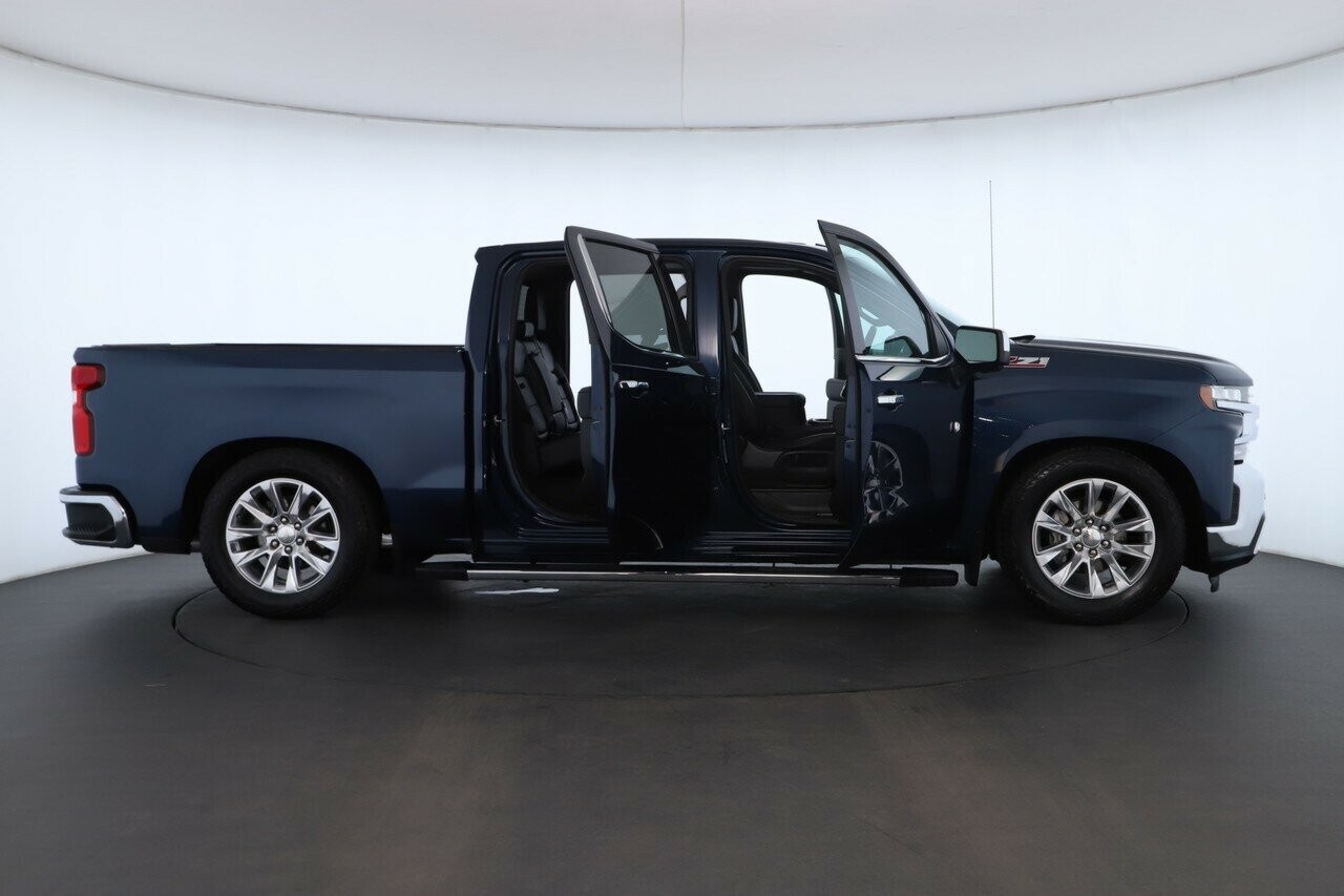 Chevrolet Silverado image 2