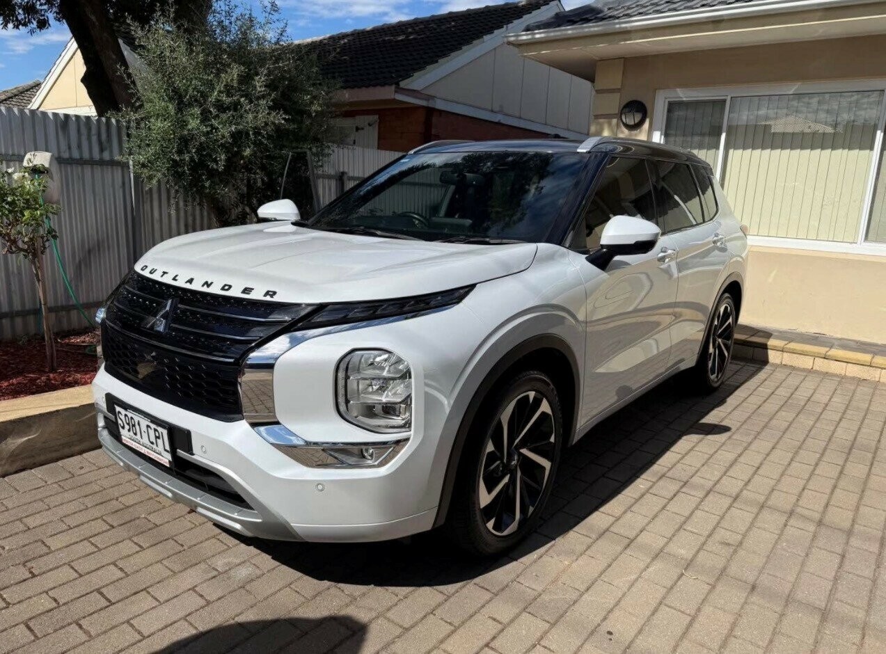 Mitsubishi Outlander image 1