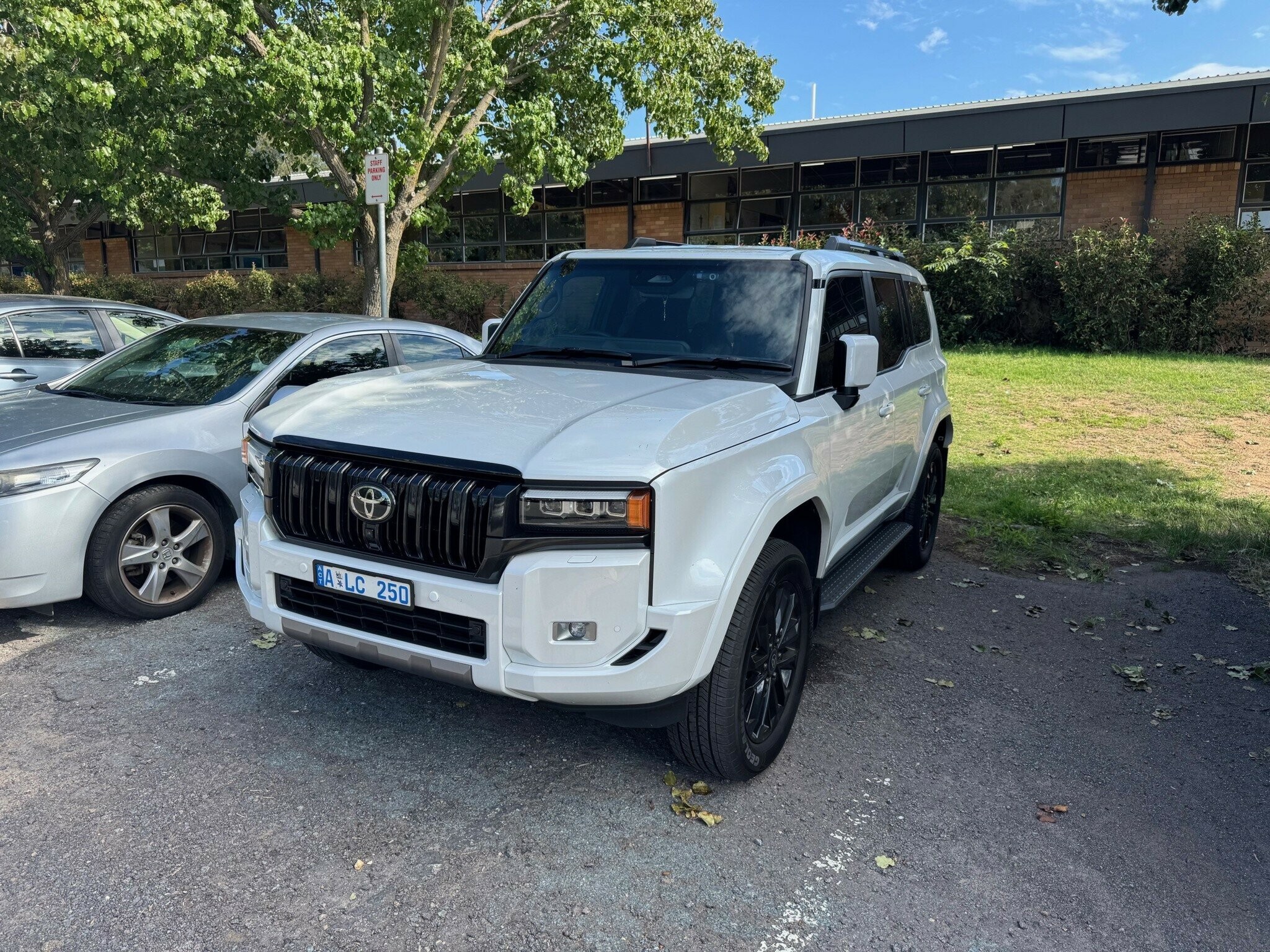Toyota Landcruiser Prado image 1
