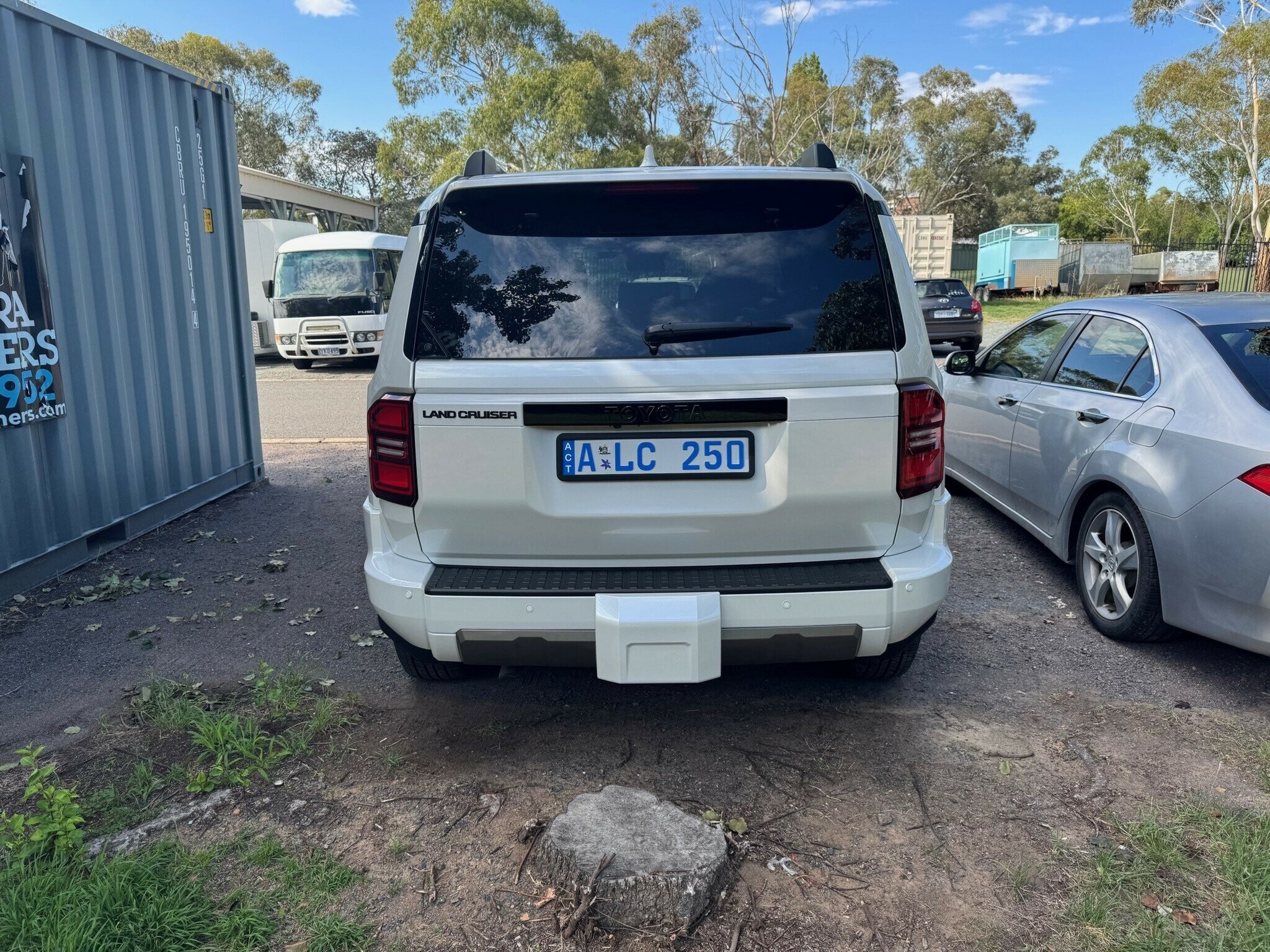 Toyota Landcruiser Prado image 3