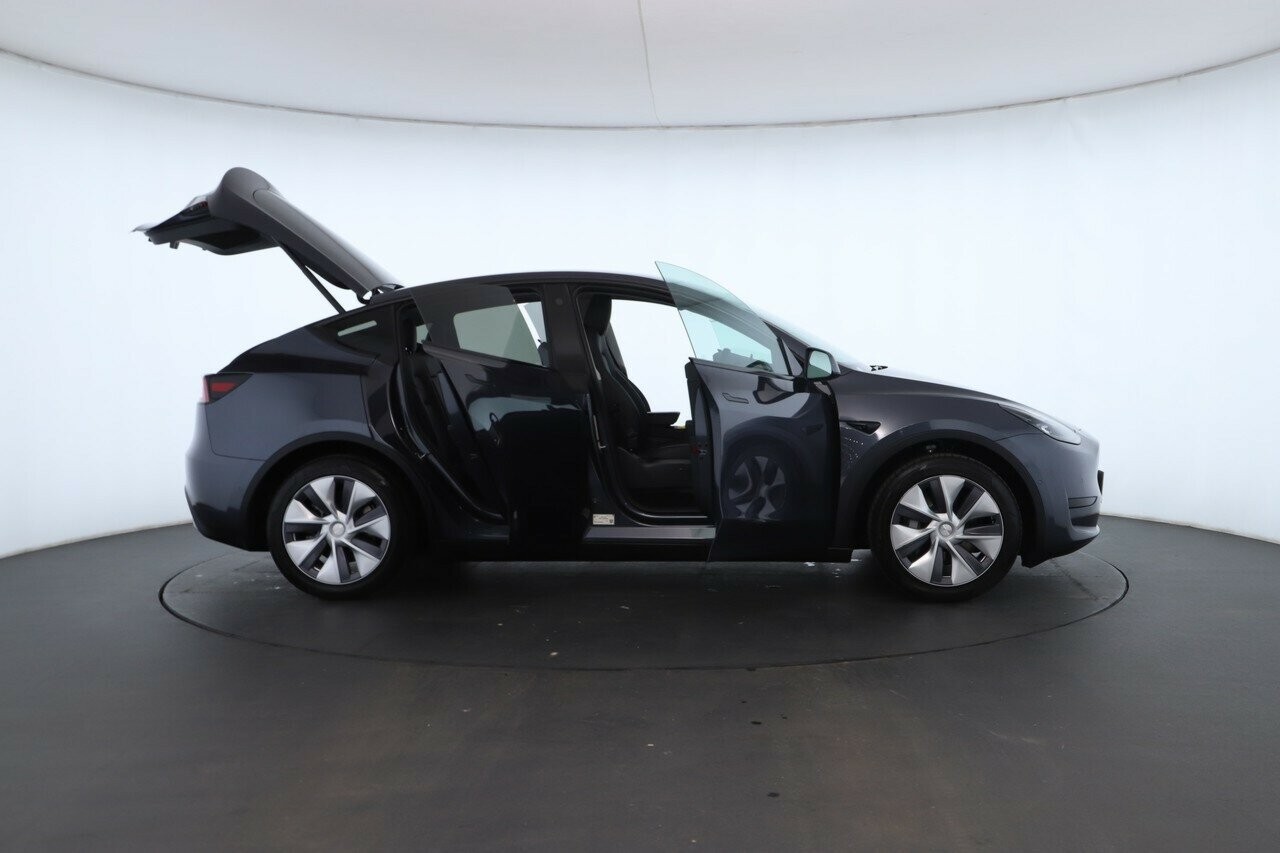 Tesla Model Y image 2