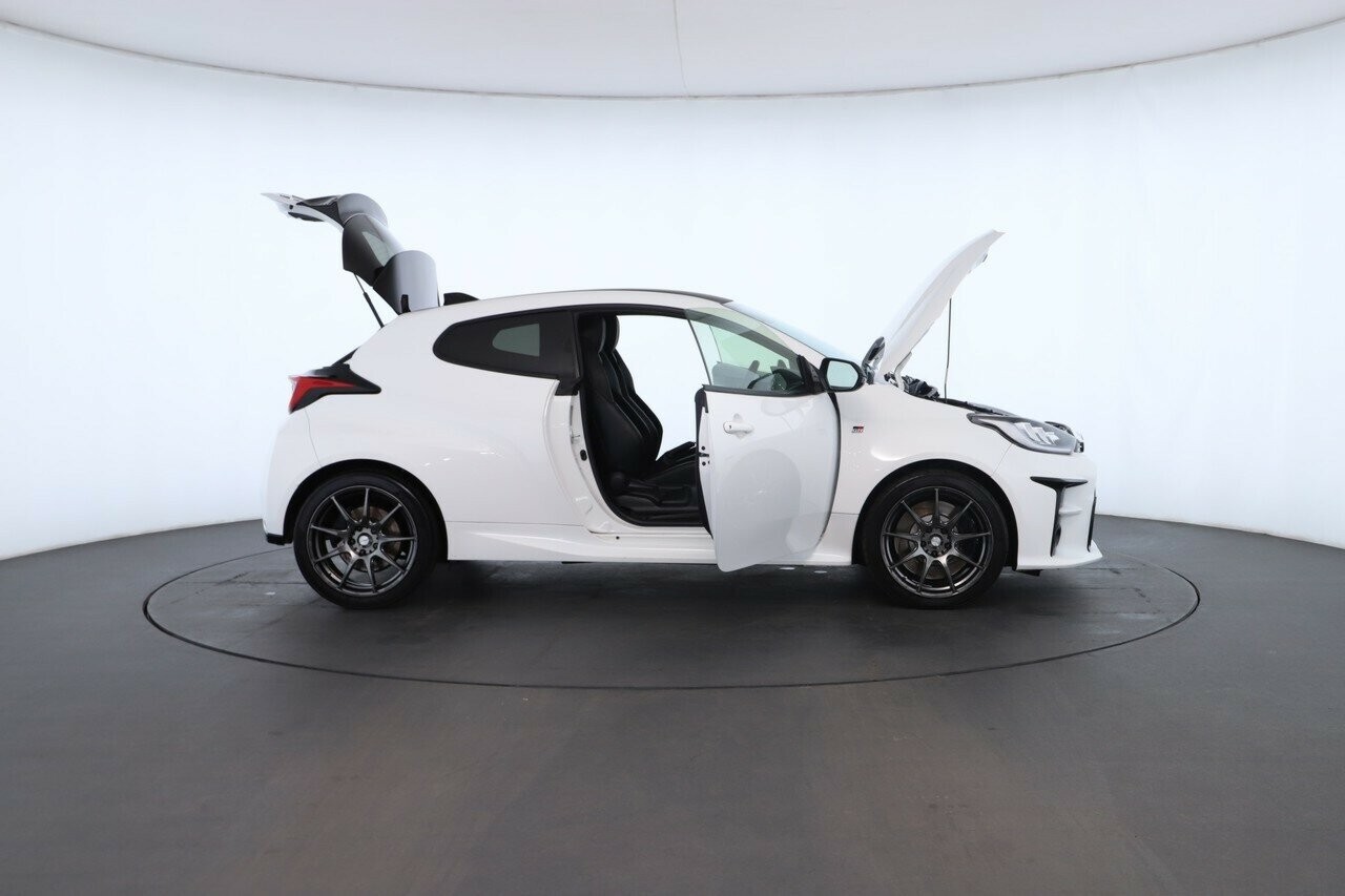 Toyota Yaris image 2