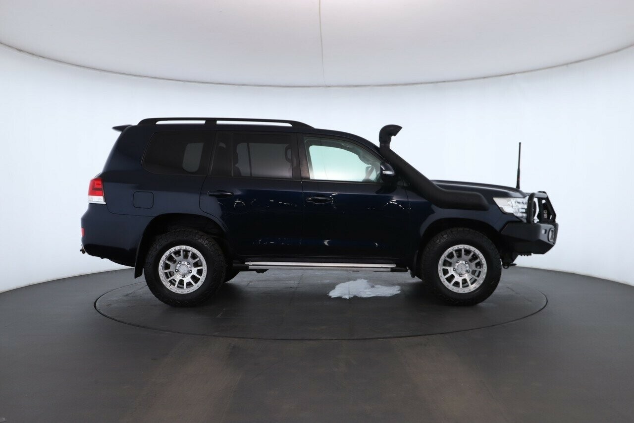 Toyota Landcruiser image 3