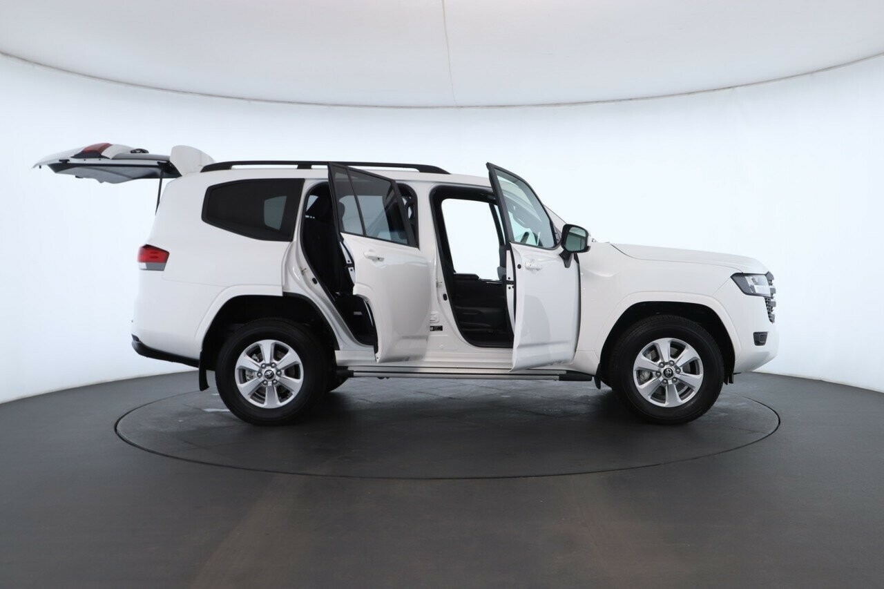 Toyota Landcruiser image 2