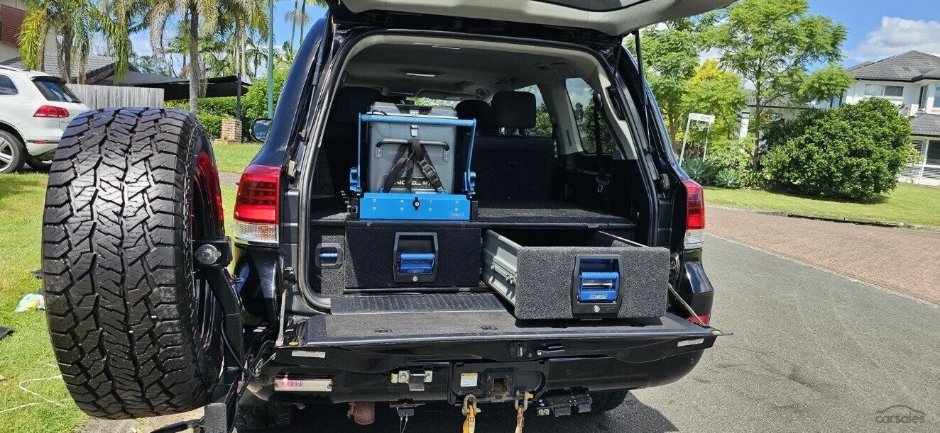 Toyota Landcruiser image 3