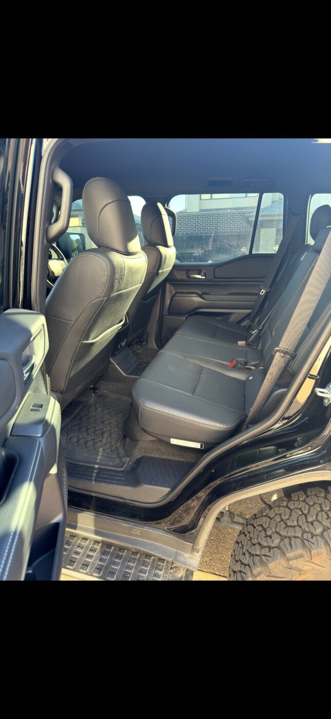 Toyota Landcruiser Prado image 2