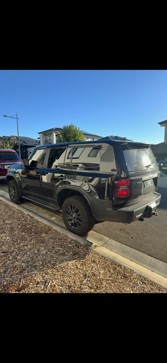 Toyota Landcruiser Prado image 3