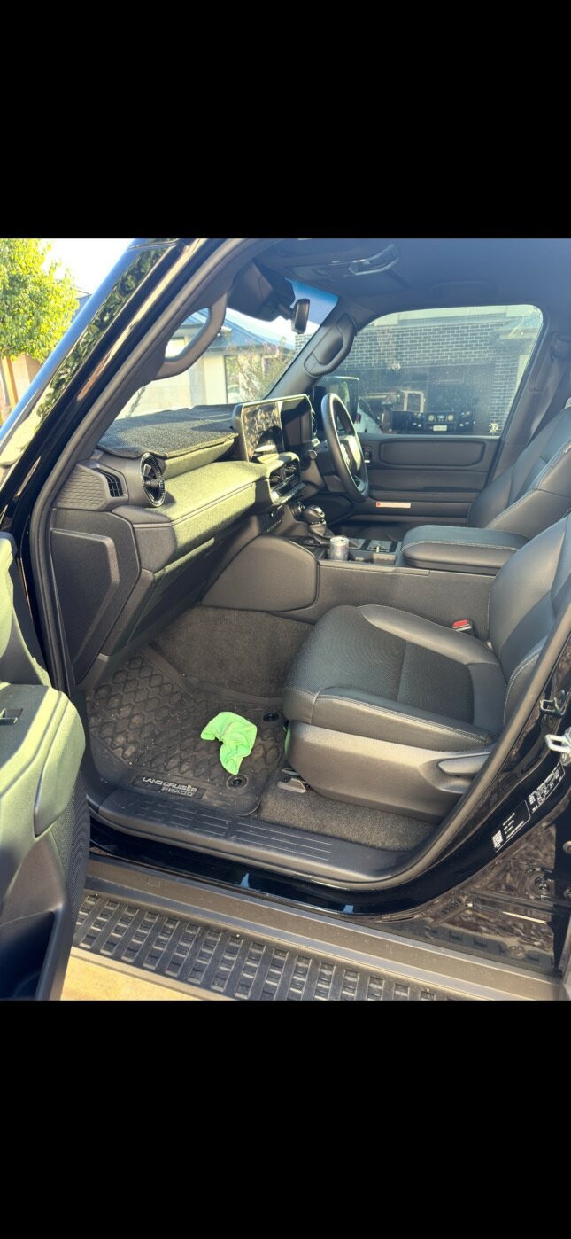 Toyota Landcruiser Prado image 4