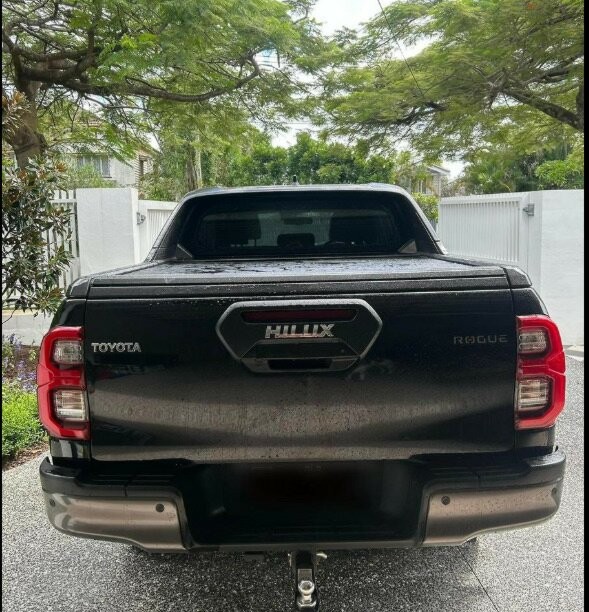 Toyota Hilux image 2