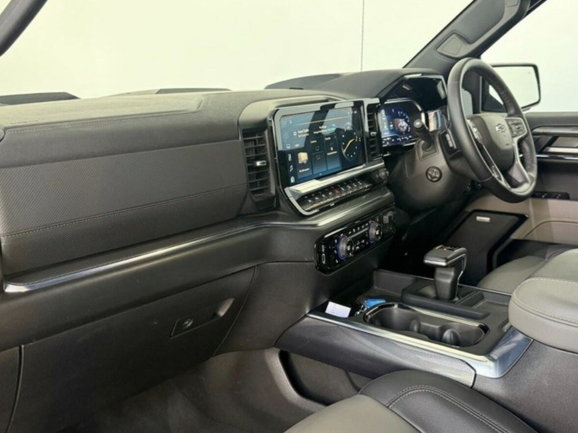 Chevrolet Silverado image 2