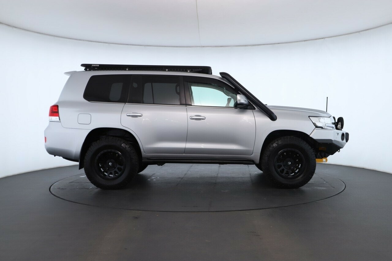 Toyota Landcruiser image 3