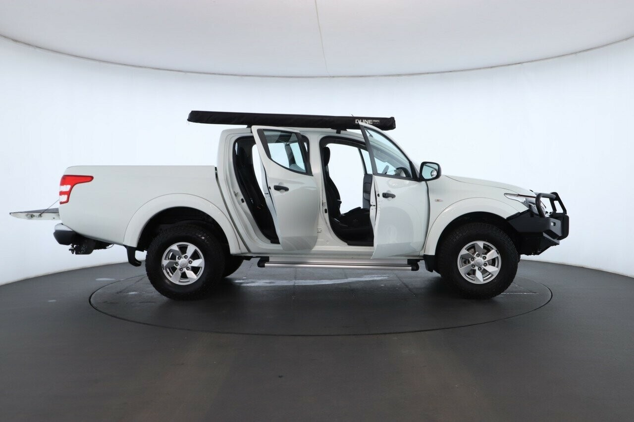 Mitsubishi Triton image 2