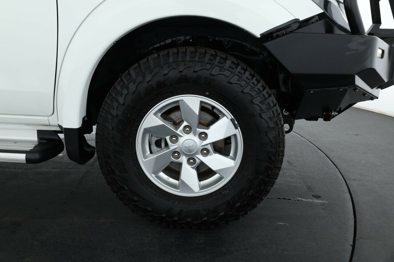 Mitsubishi Triton image 4