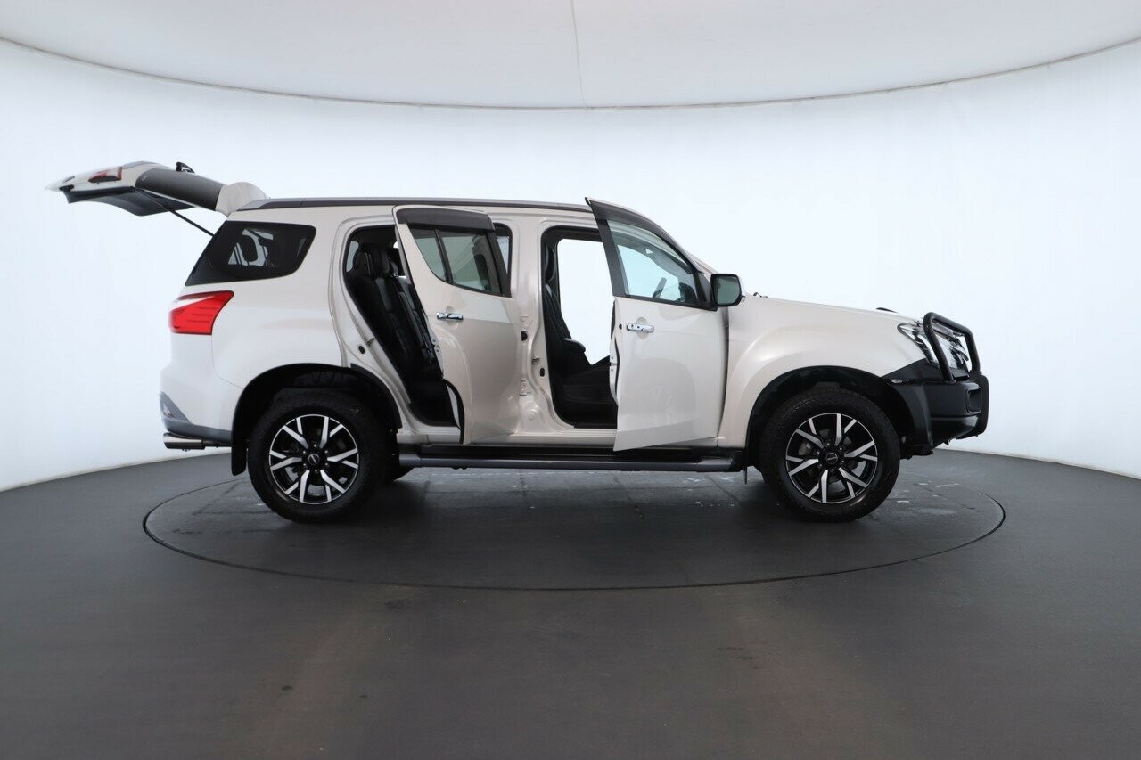 Isuzu Mu-x image 2