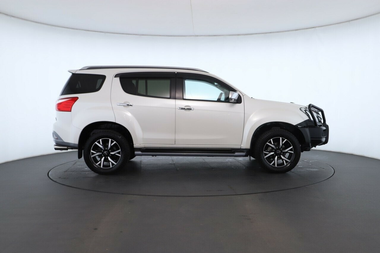 Isuzu Mu-x image 3