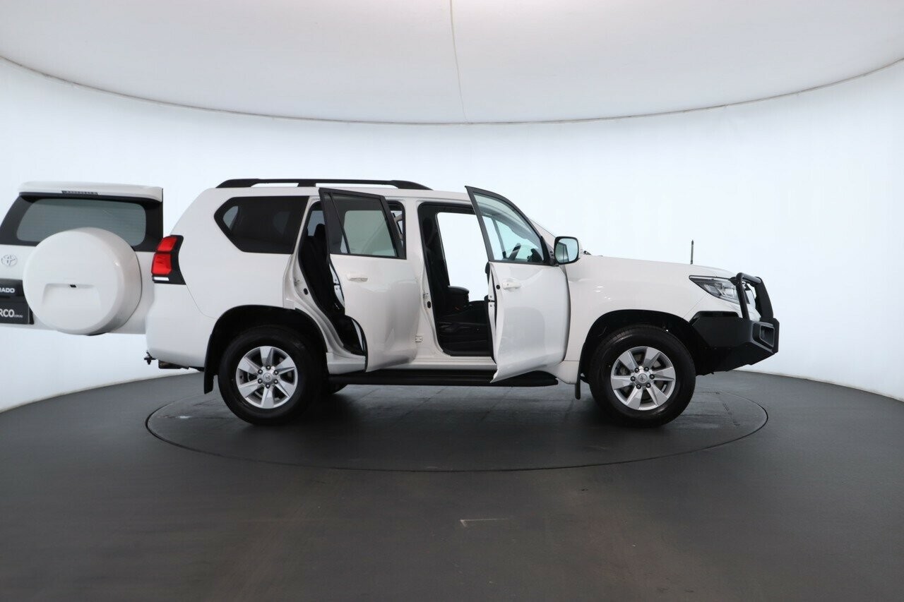 Toyota Landcruiser Prado image 2
