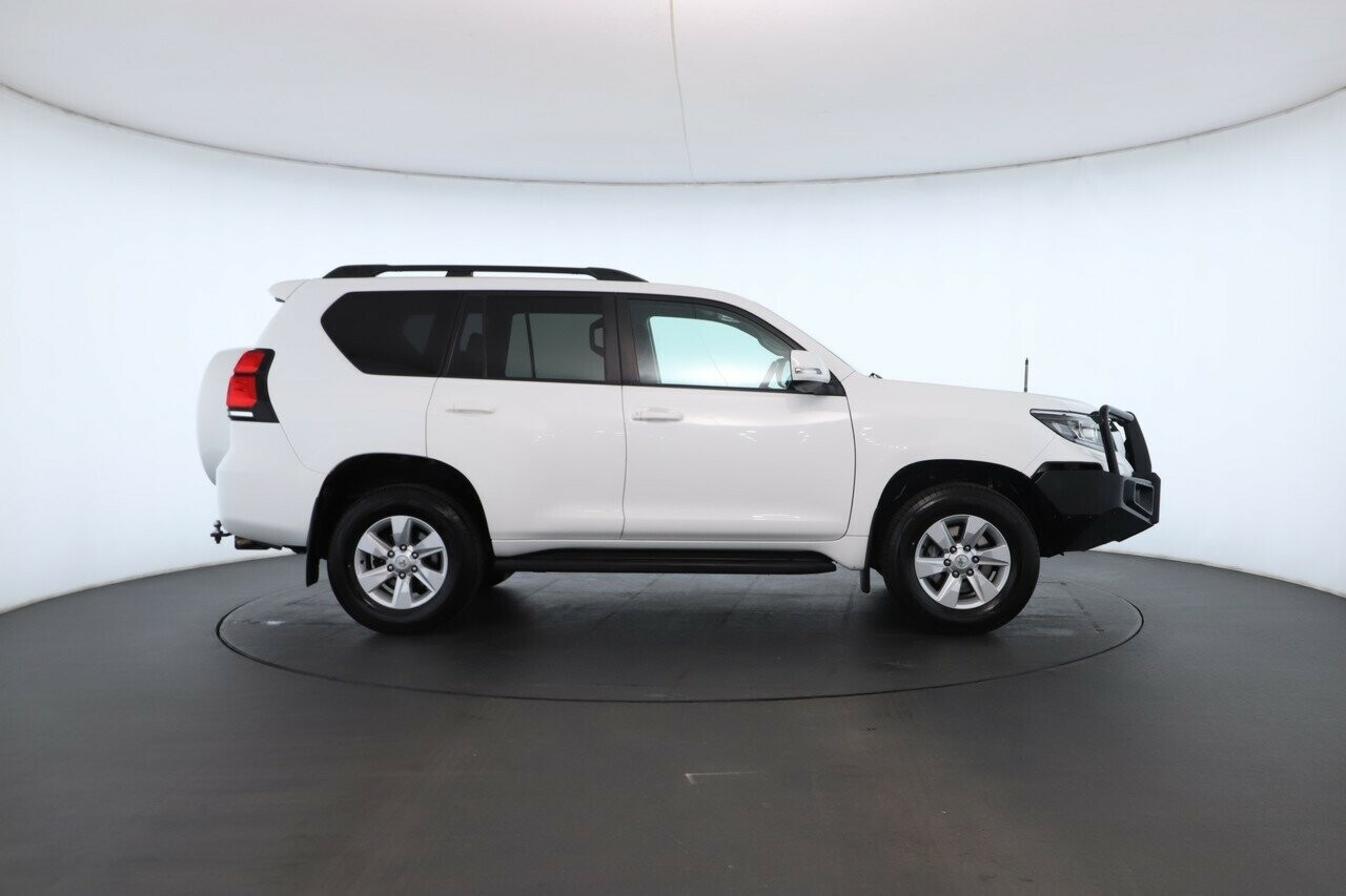 Toyota Landcruiser Prado image 3