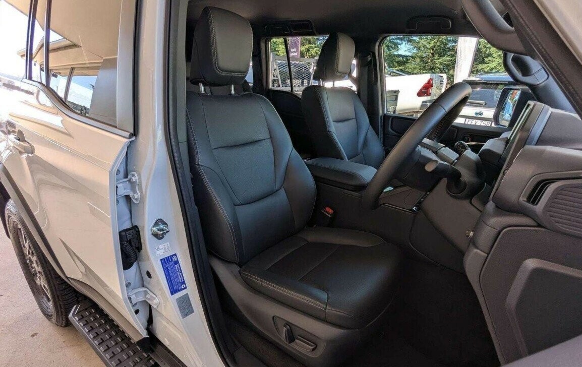 Toyota Landcruiser Prado image 3