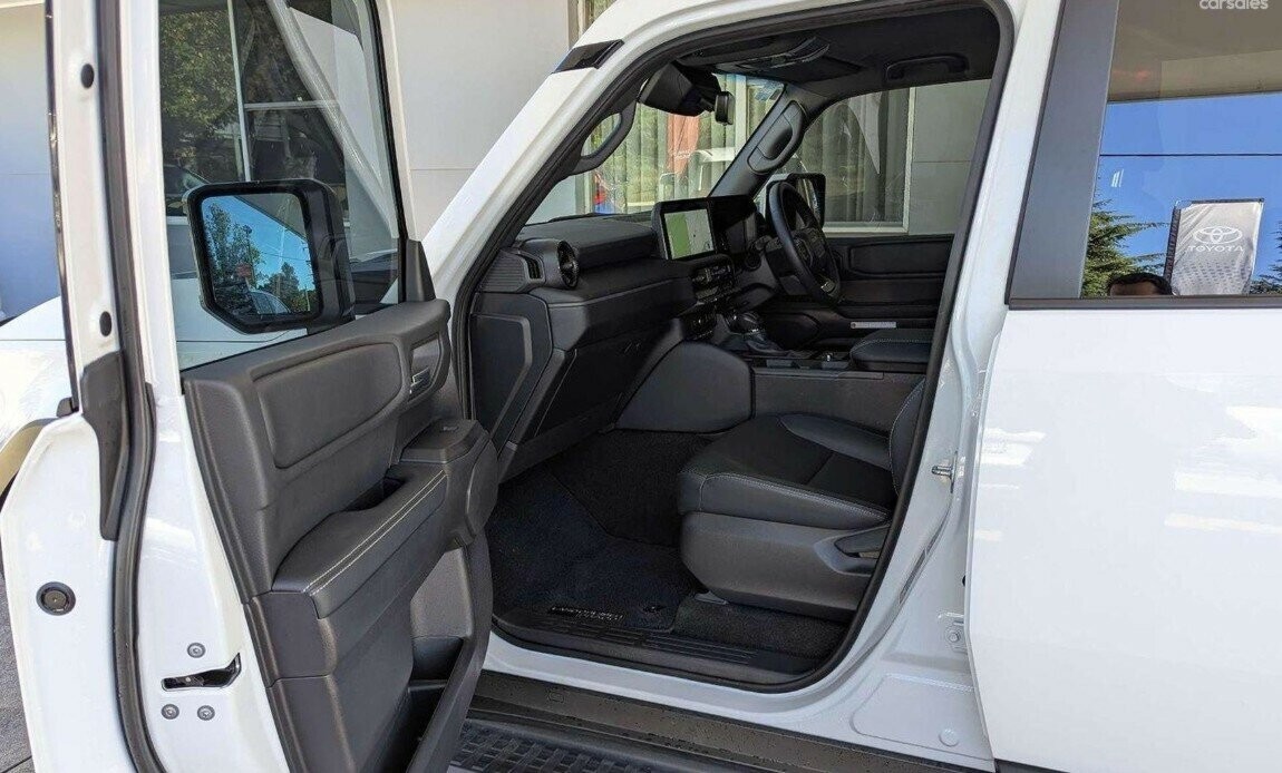 Toyota Landcruiser Prado image 4