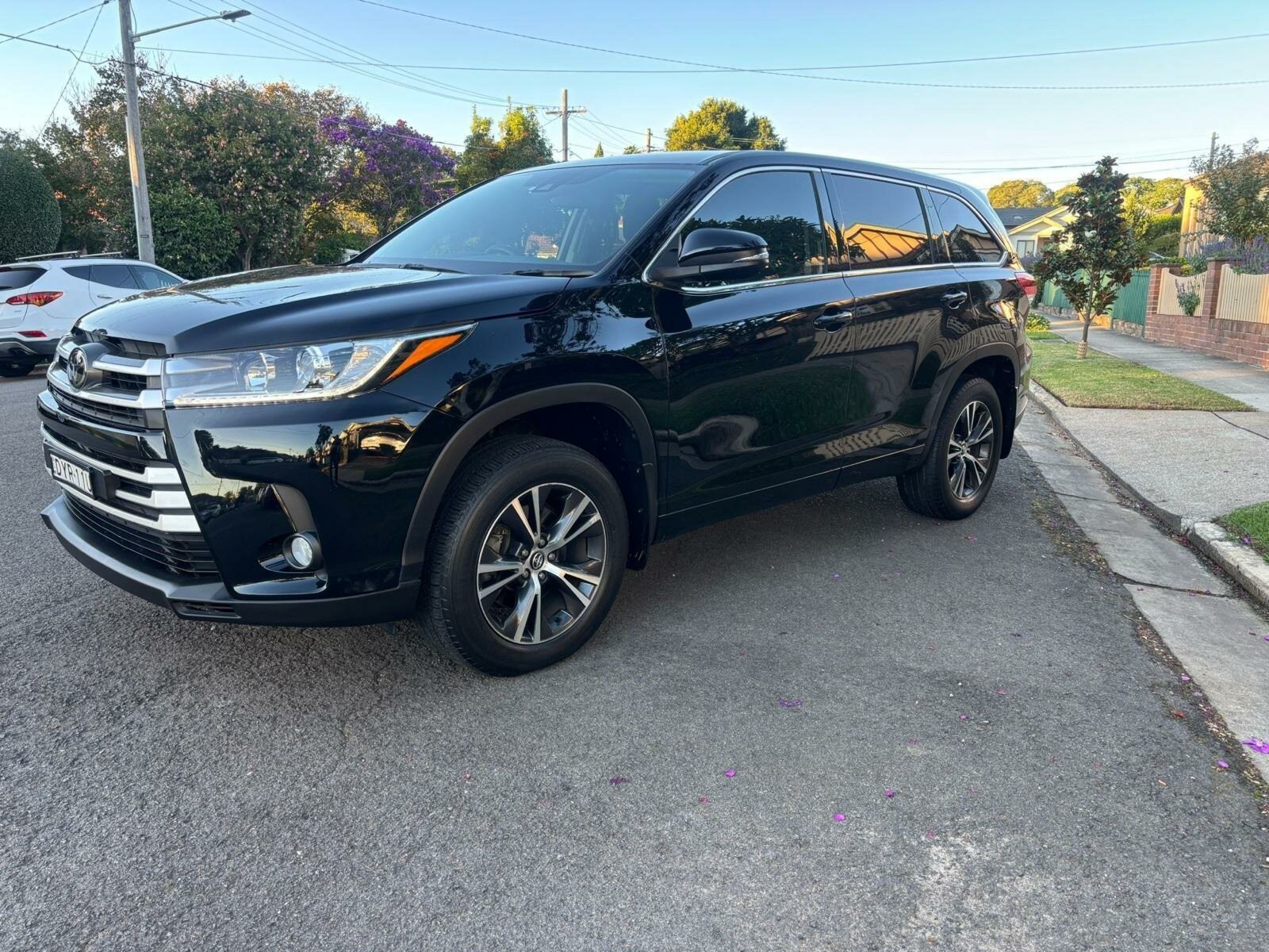 Toyota Kluger image 1