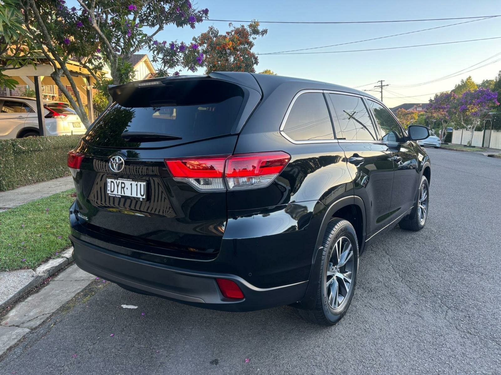 Toyota Kluger image 4