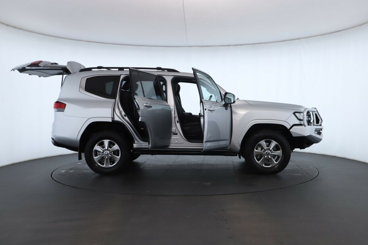 Toyota Landcruiser image 2