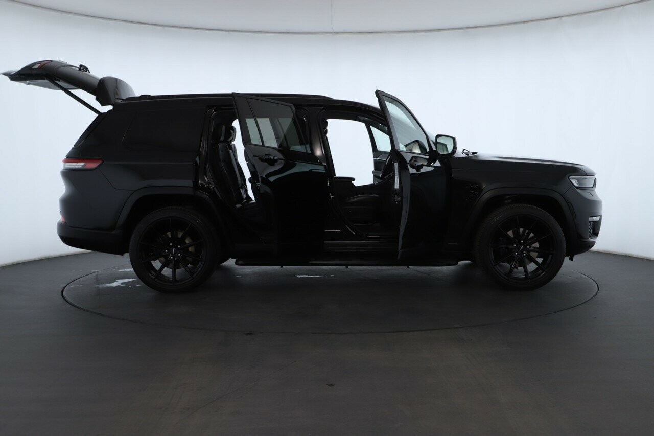 Jeep Grand Cherokee image 2