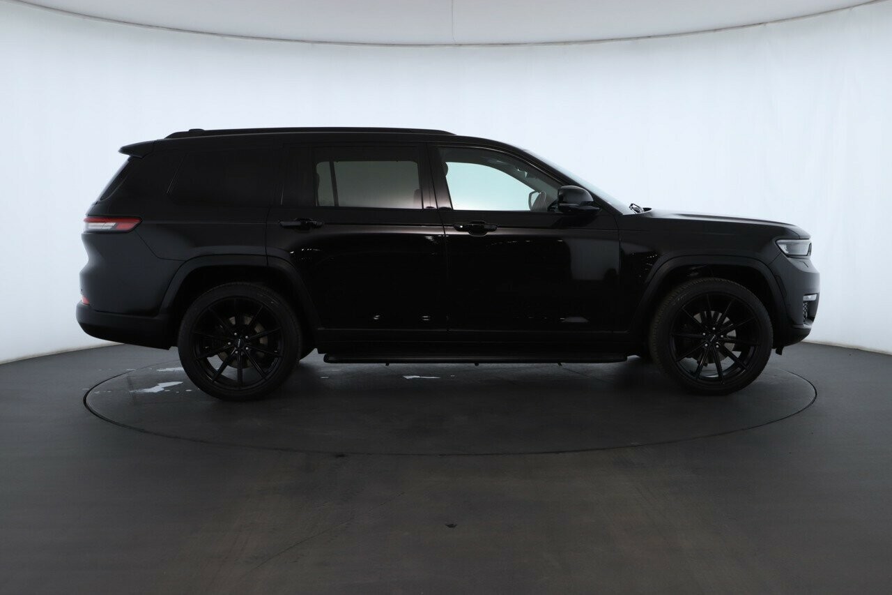 Jeep Grand Cherokee image 3