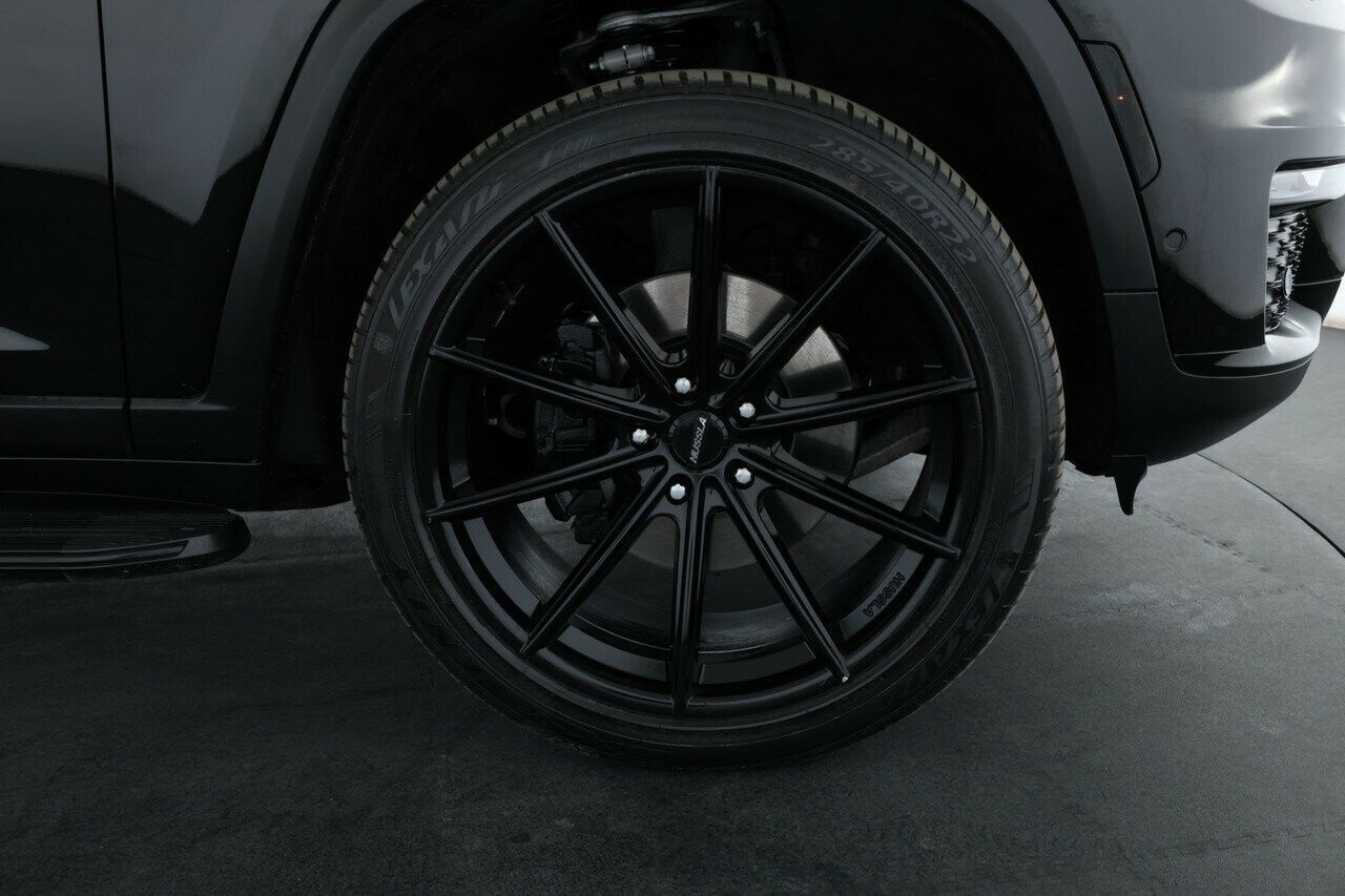 Jeep Grand Cherokee image 4