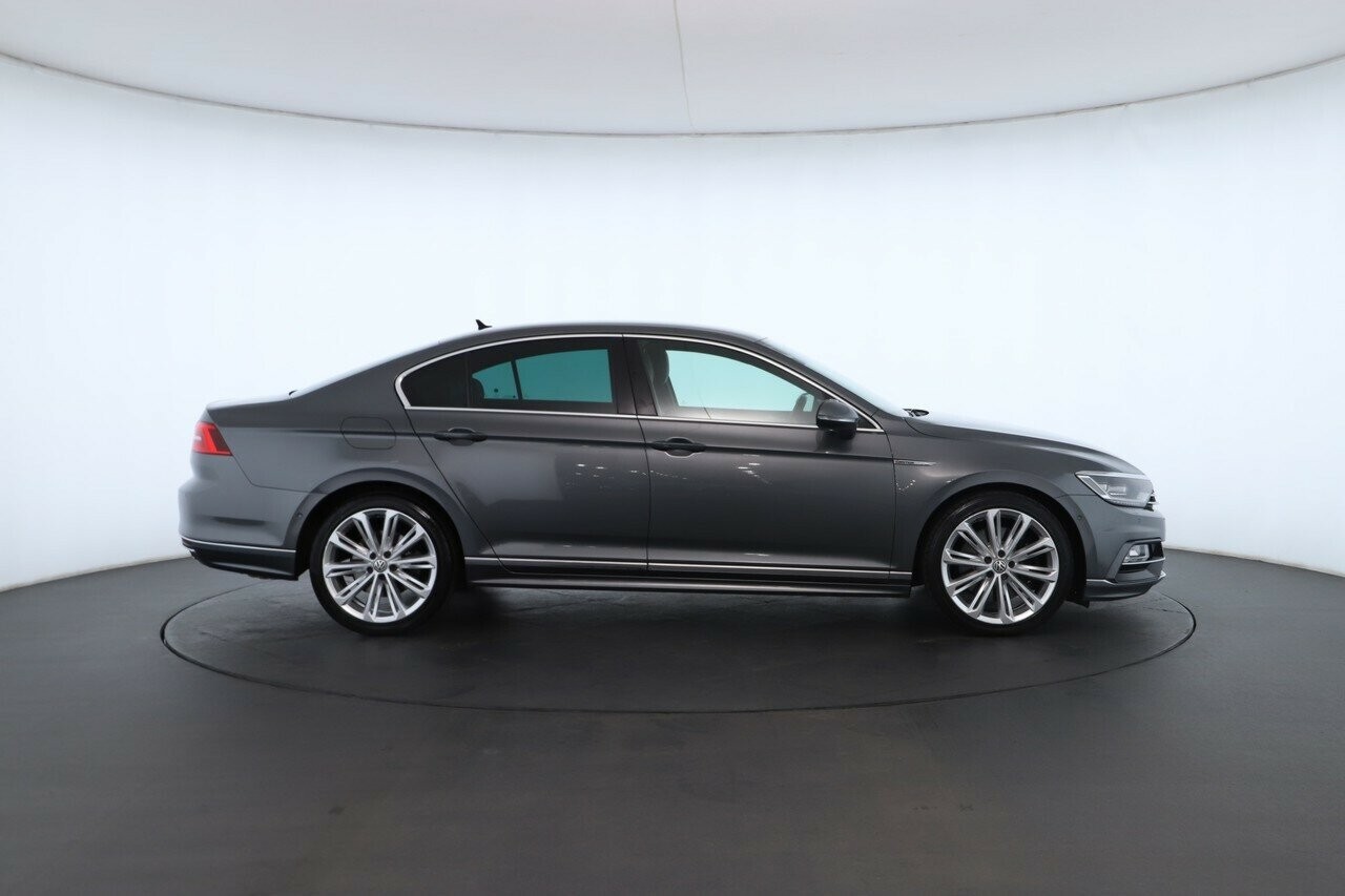 Volkswagen Passat image 3