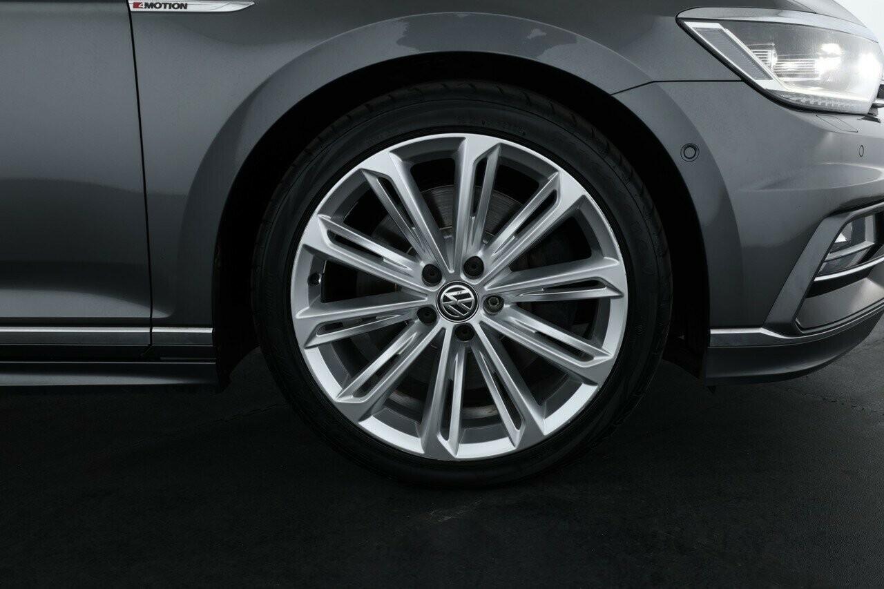 Volkswagen Passat image 4