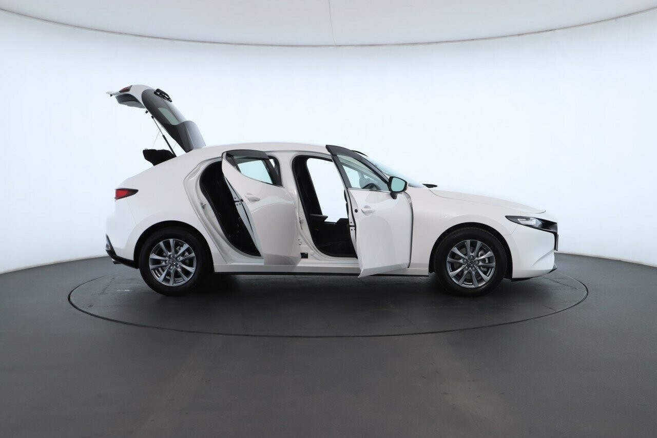 Mazda 3 image 2