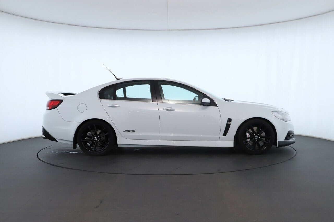 Holden Commodore image 3