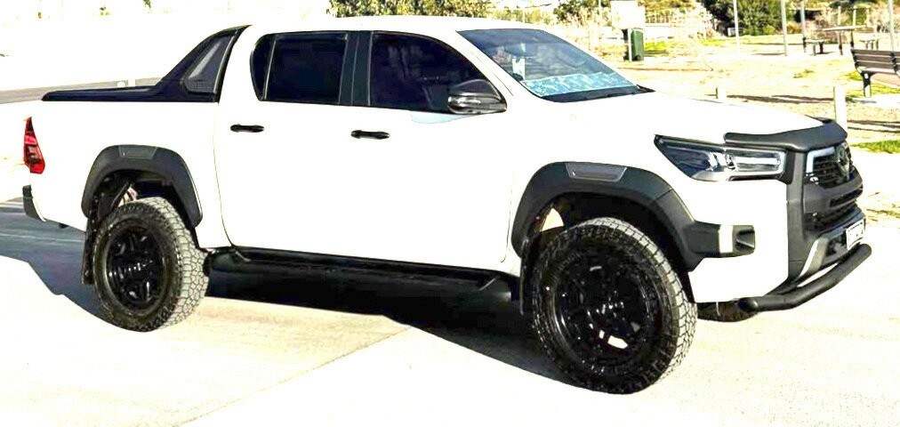Toyota Hilux image 1
