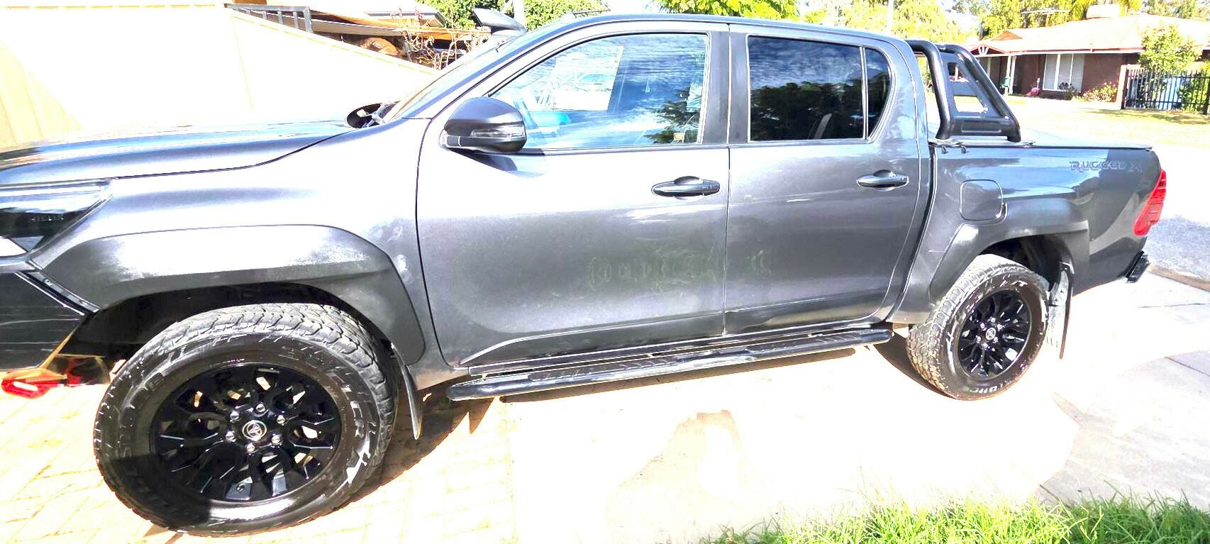 Toyota Hilux image 3