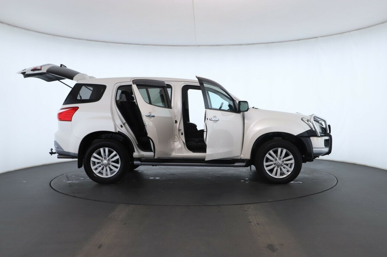 Isuzu Mu-x image 2