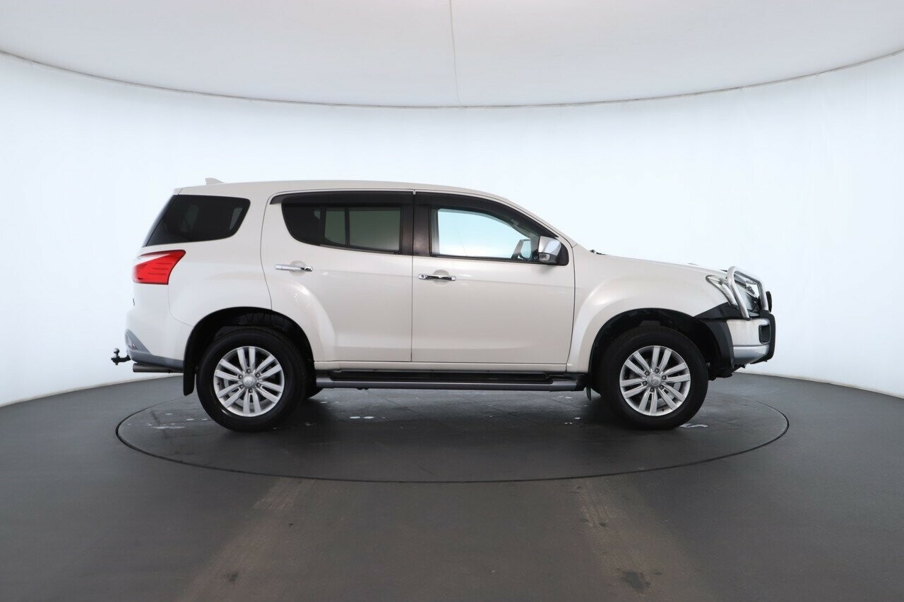 Isuzu Mu-x image 3