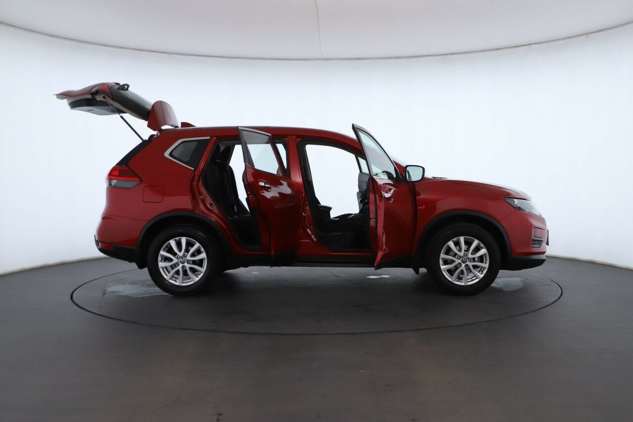 Nissan X-trail image 2